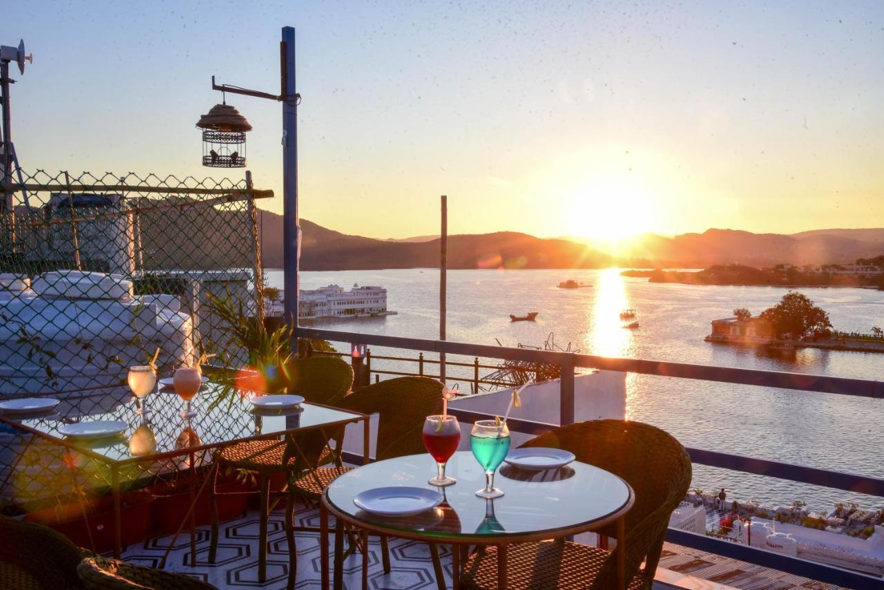 Hotel Casa By The Lake ウダイプル エクステリア 写真